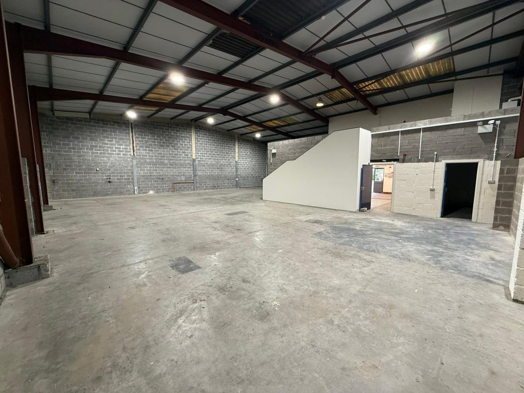 Property photo 3 of 12