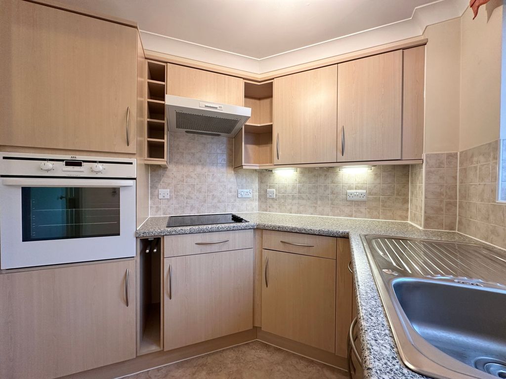 Property photo 3 of 13 Kitchen
