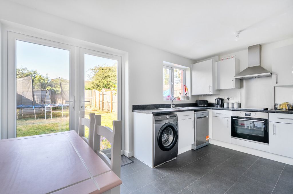 Property photo 2 of 15 1479559-11-6A4F5d...