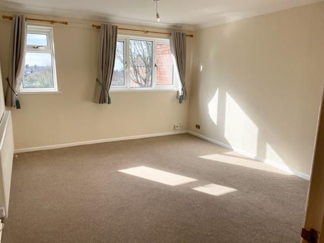 Property photo 3 of 12 Lounge