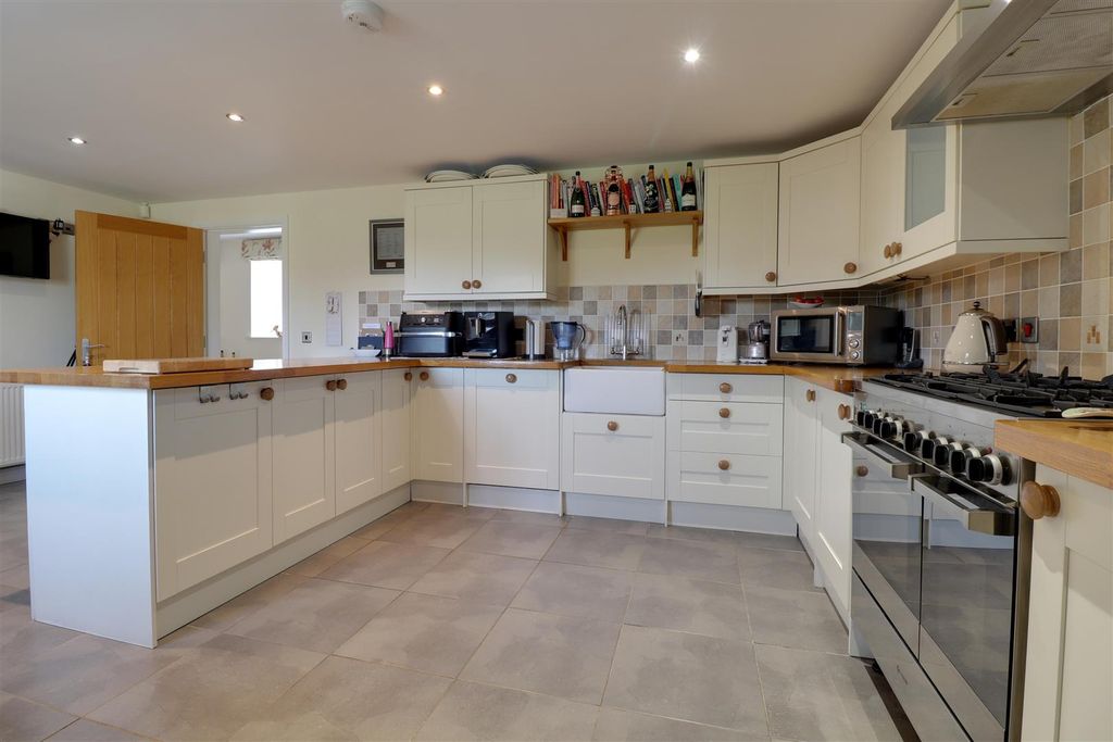 Property photo 2 of 31 Img_0125-Img_0127.Jpg
