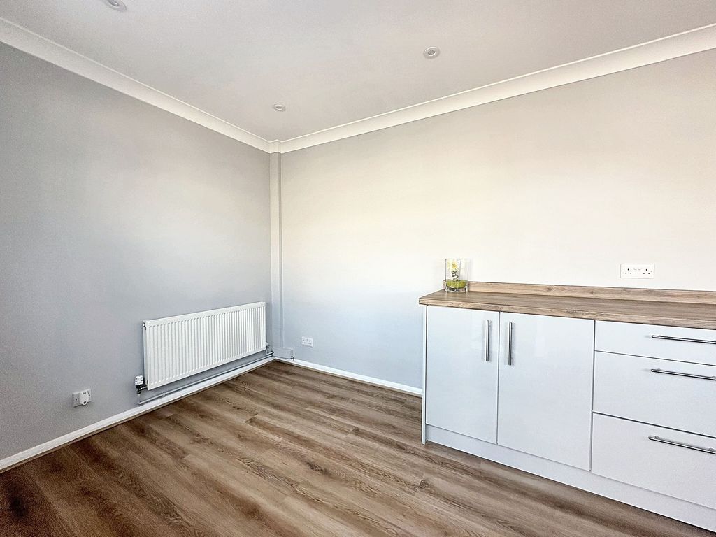 Property photo 3 of 9 Dining Room