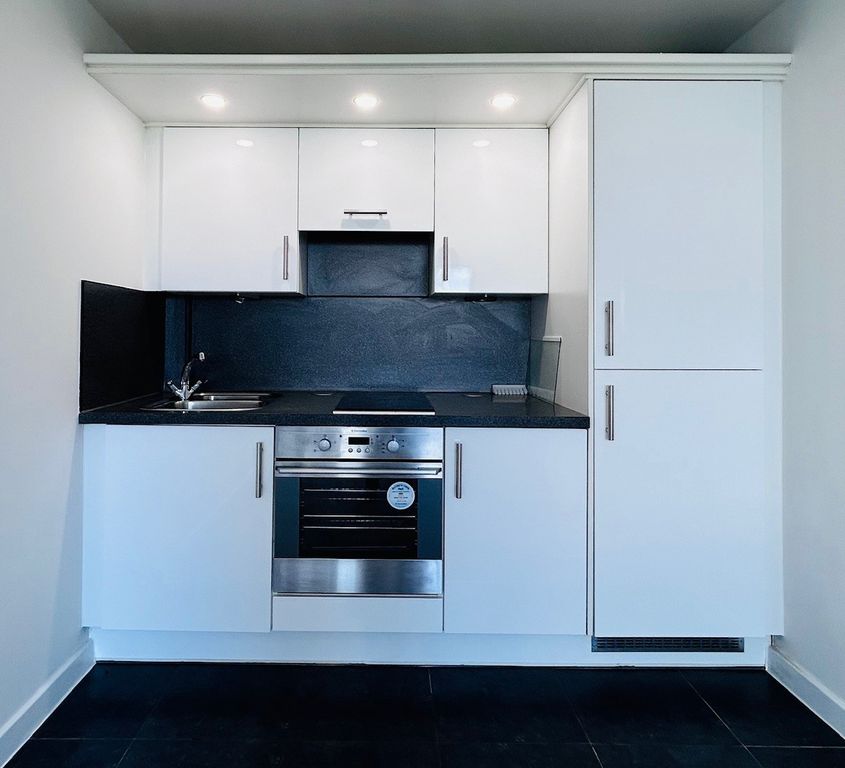 Property photo 3 of 9 Kitchen