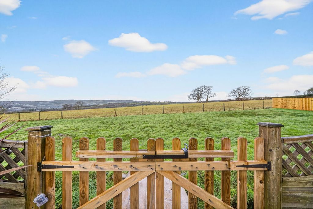 Property photo 2 of 51