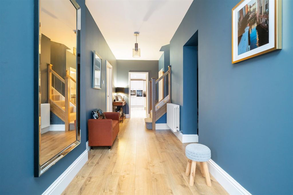 Property photo 3 of 18 8 Upwey Avenue, Solihull_18.Jpg