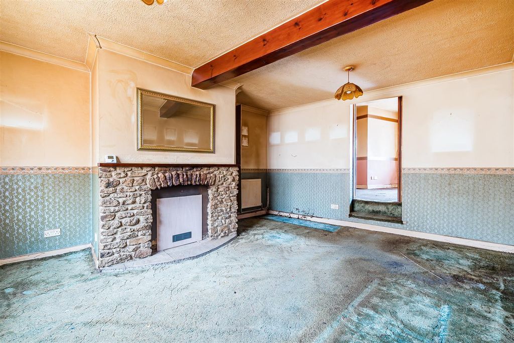 Property photo 3 of 10 Sitting Room.Jpg