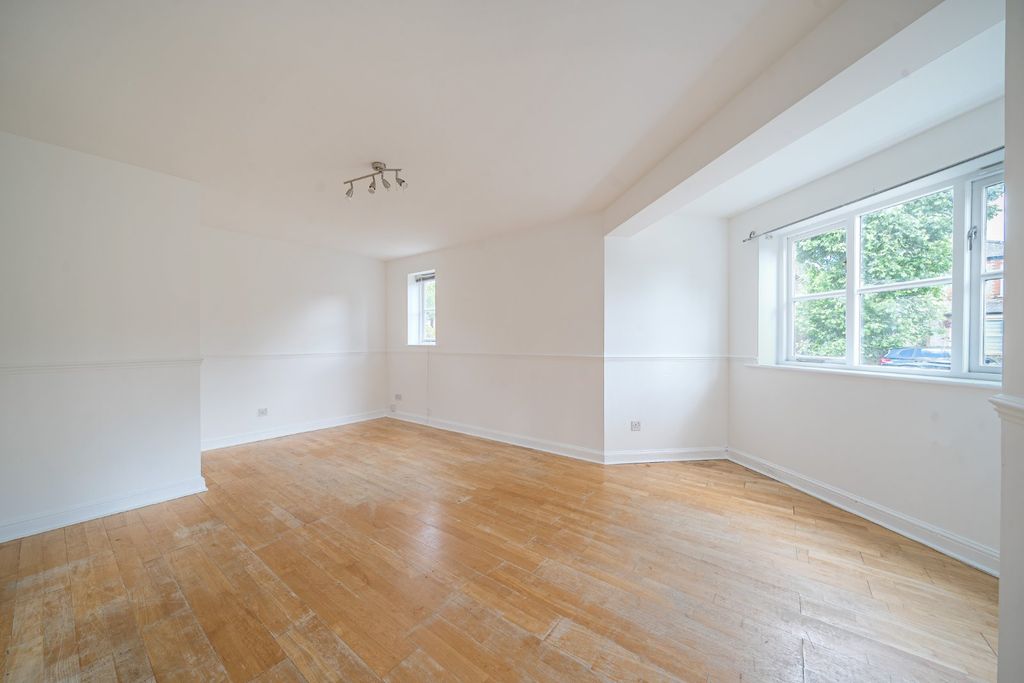 Property photo 2 of 12 Picture No. 27