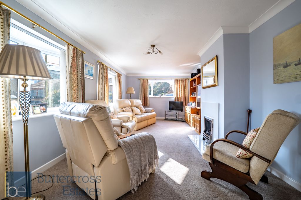 Property photo 2 of 28 Living Room