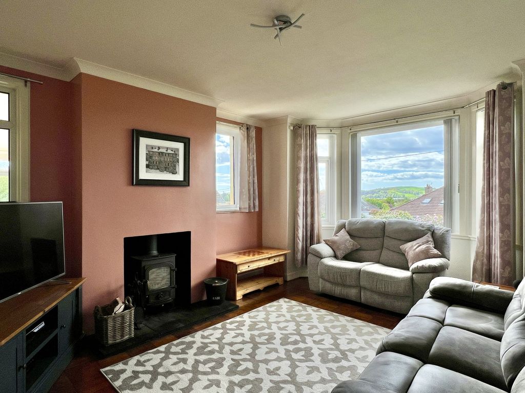 Property photo 2 of 28