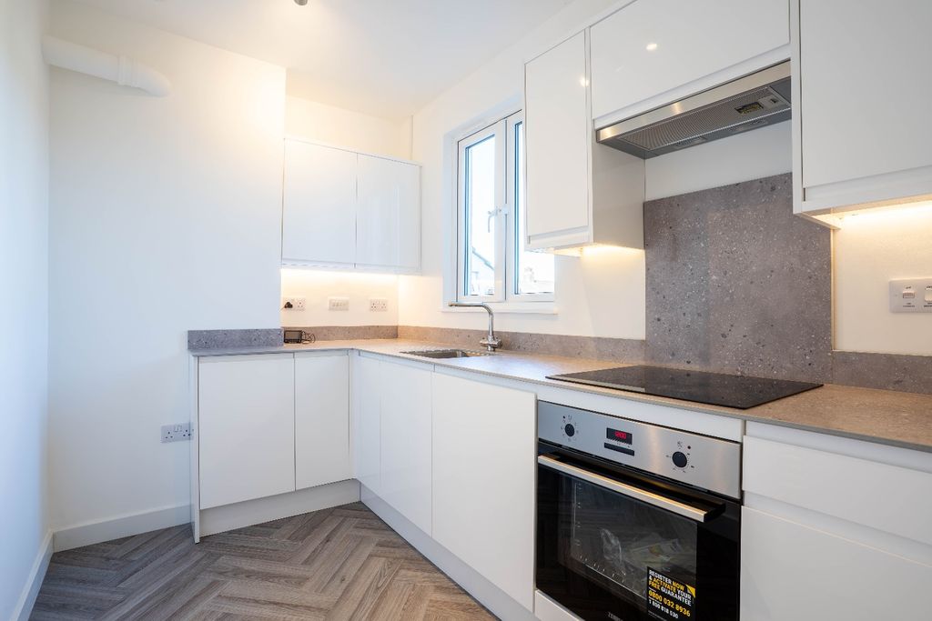 Property photo 3 of 13 4774926