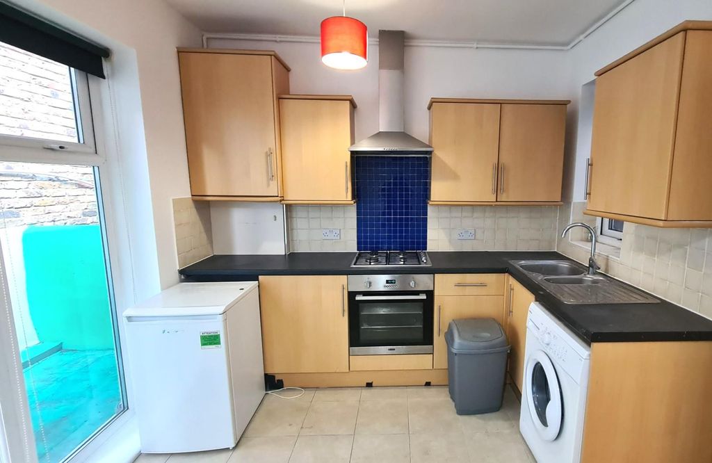 Property photo 2 of 25