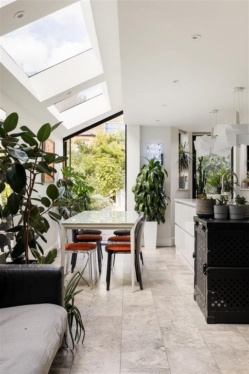 Property photo 2 of 48 Second Ave, E17