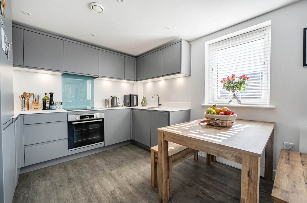 Property photo 2 of 20 1450878-12-69F389...