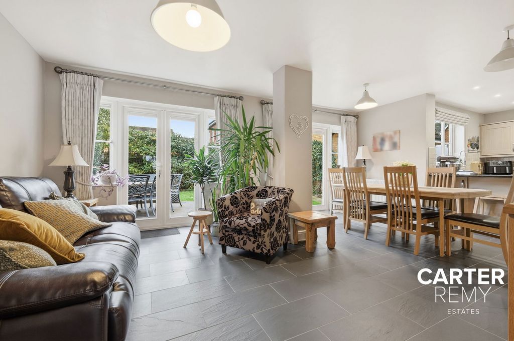 Property photo 3 of 38