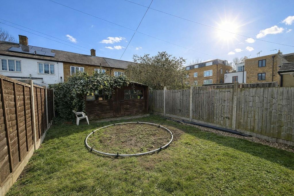 Property photo 3 of 9 India Dock Rd, E14 House For Sale By Barrain Londo