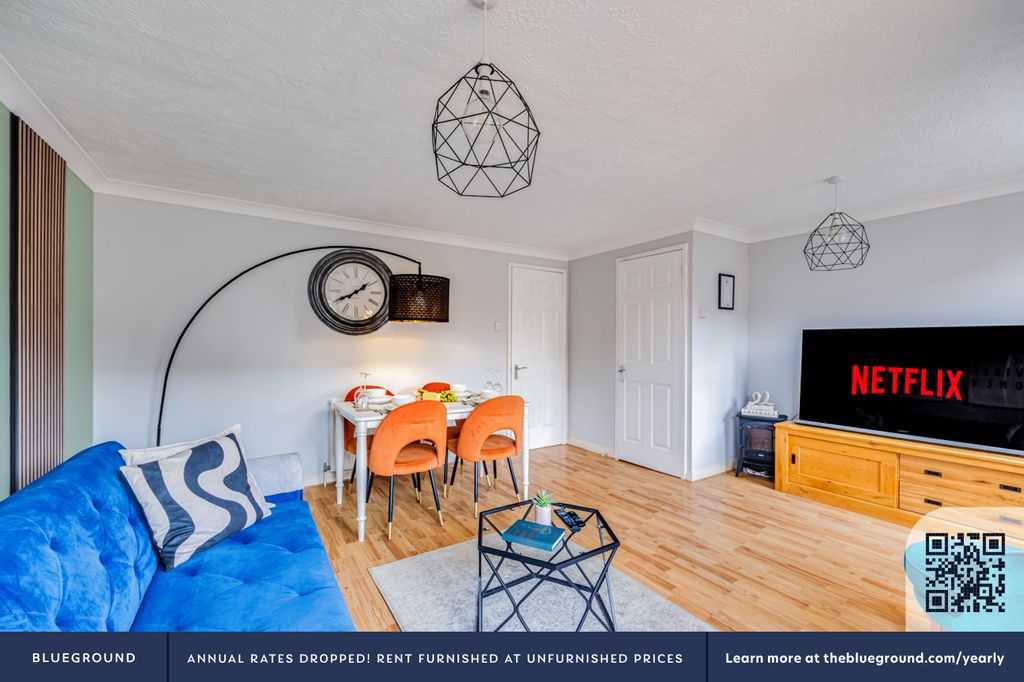 Property photo 3 of 25 Living Room