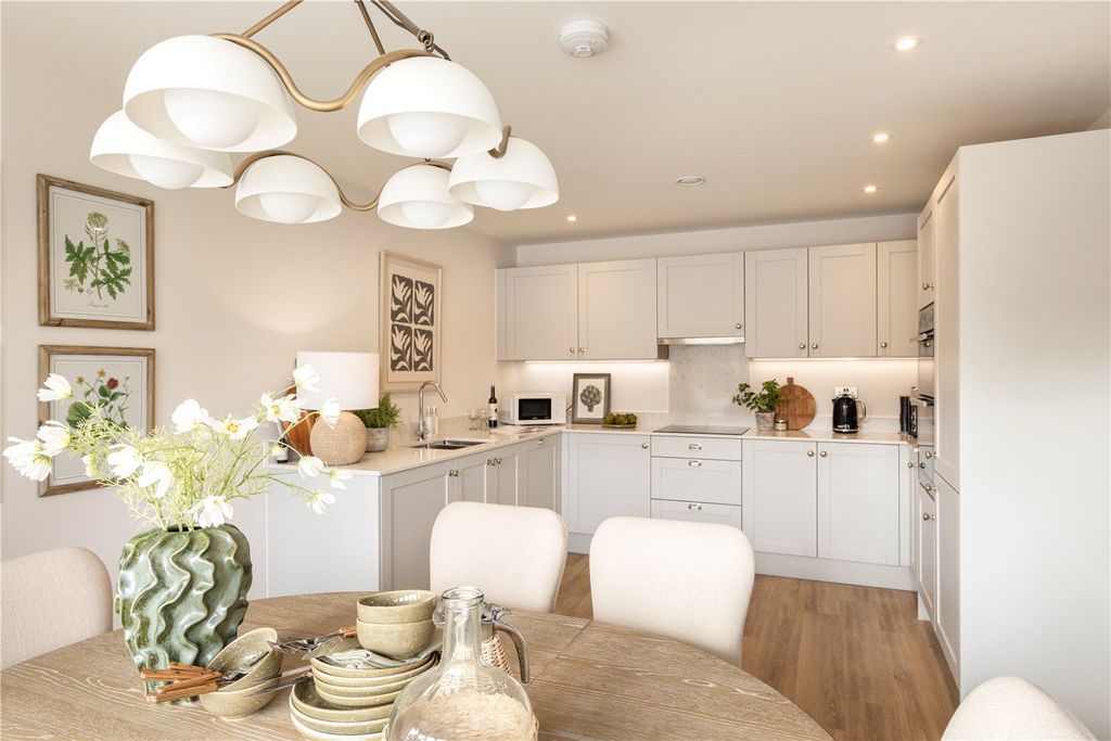 Property photo 3 of 12 Show Home