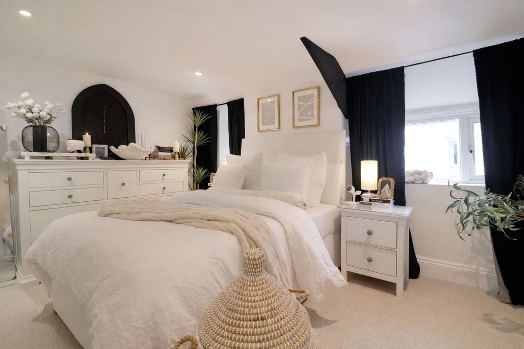 Property photo 1 of 16 1 - Picture No. 08