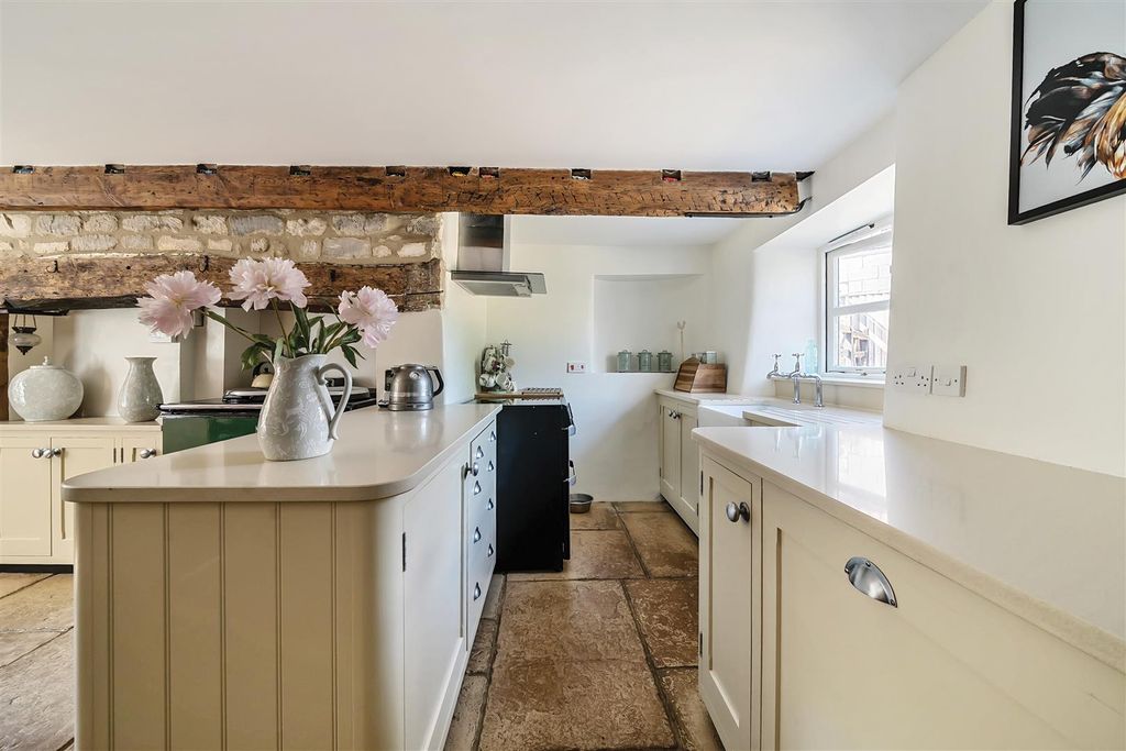 Property photo 3 of 18 Kitchen