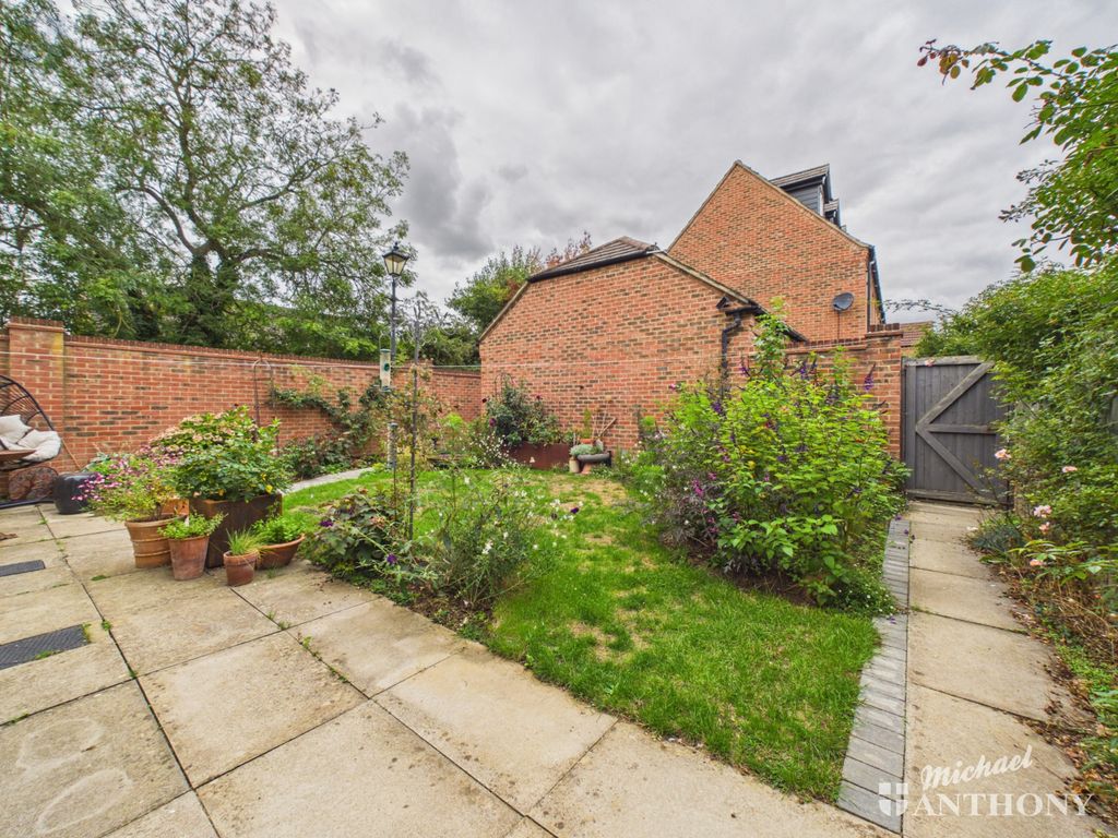 Property photo 3 of 15 Cam03218G0-Pr1161-Still014