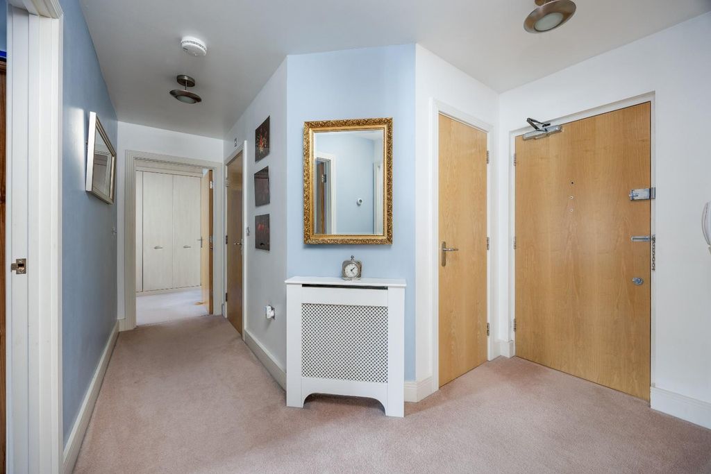 Property photo 3 of 18 Hall