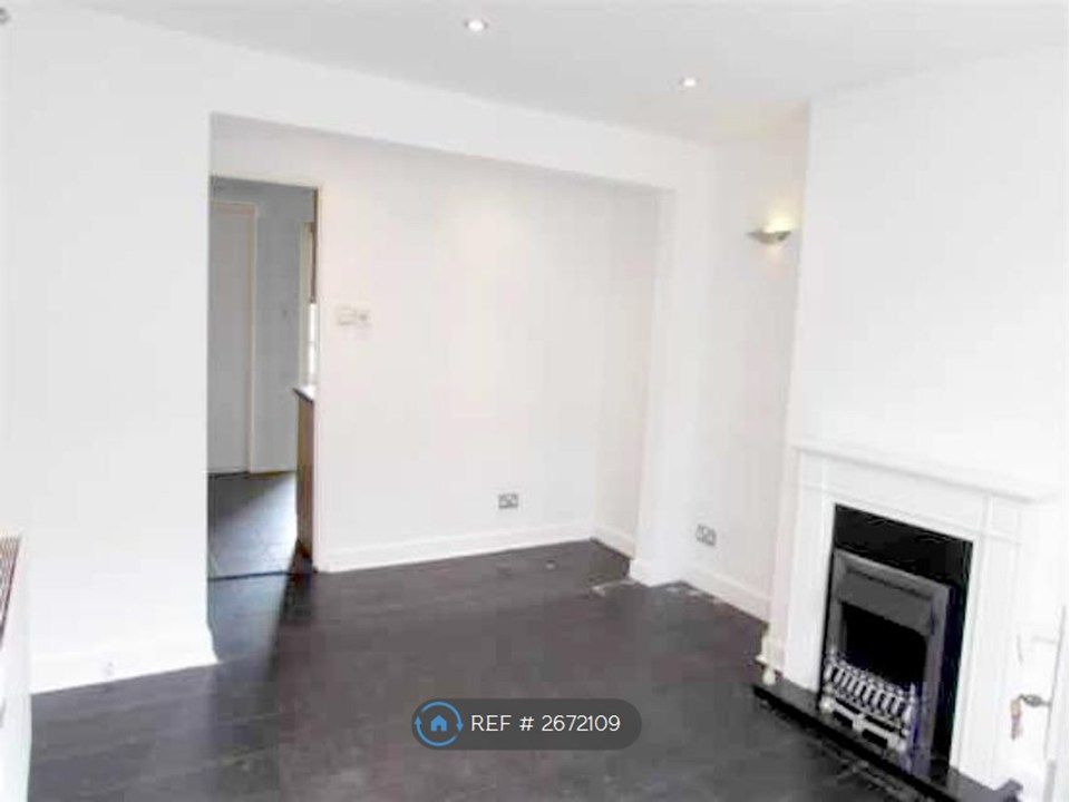 Property photo 2 of 9 Lounge