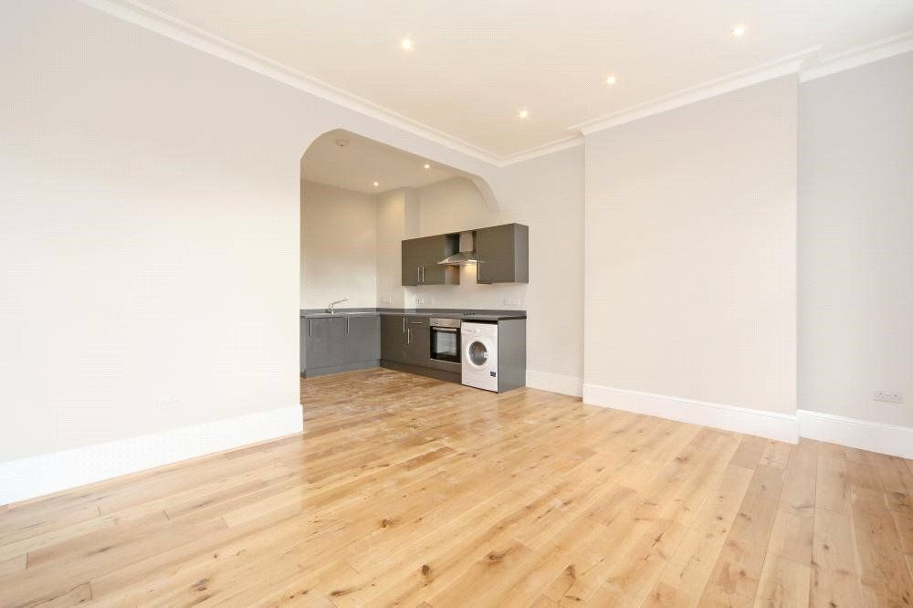 Property photo 3 of 6 Reception