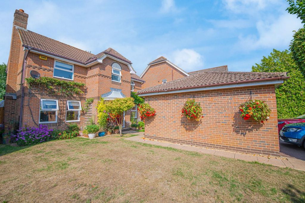 Property photo 1 of 24 Bradleys Front.Jpg