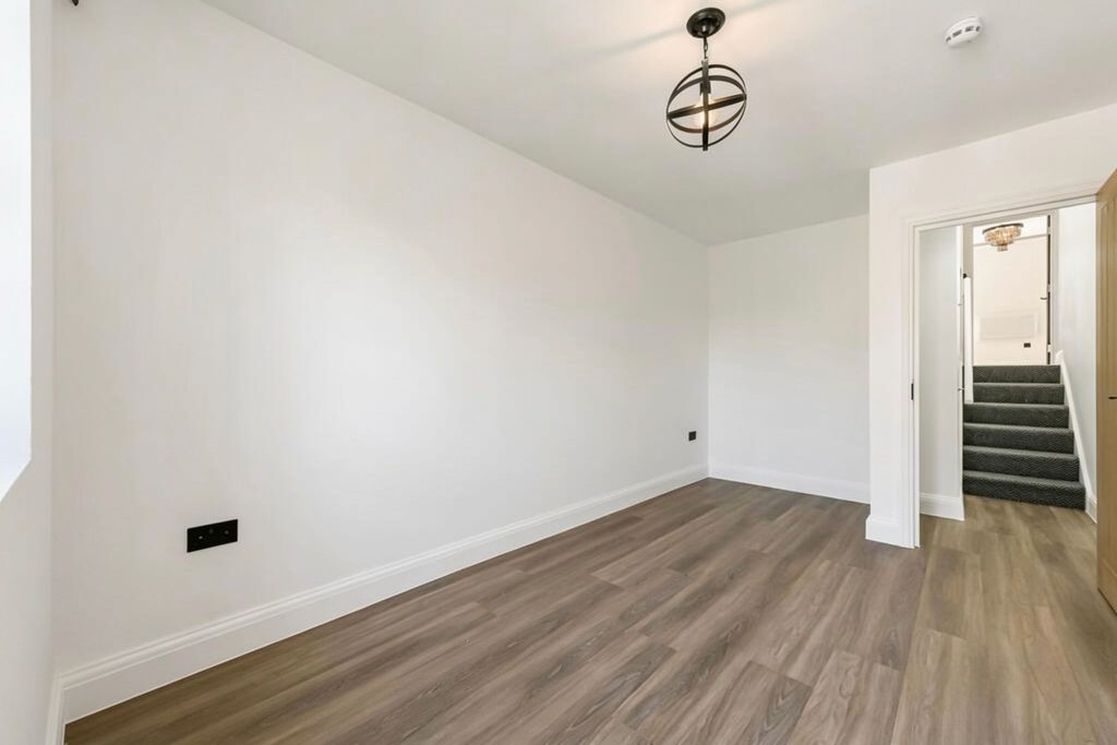Property photo 3 of 9 8 Church Rdlondon W3 8Pp (7)
