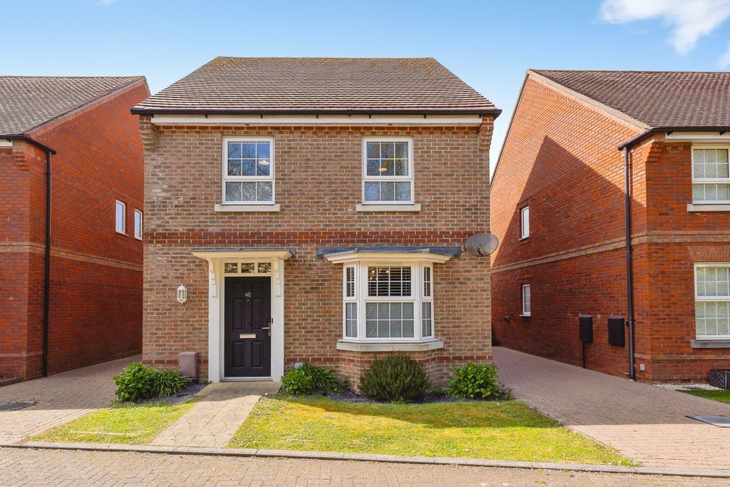 Property photo 1 of 19 Front View