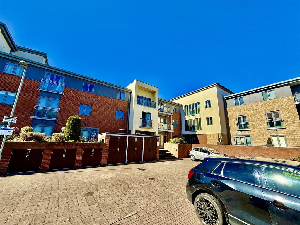 Property photo 3 of 18 External