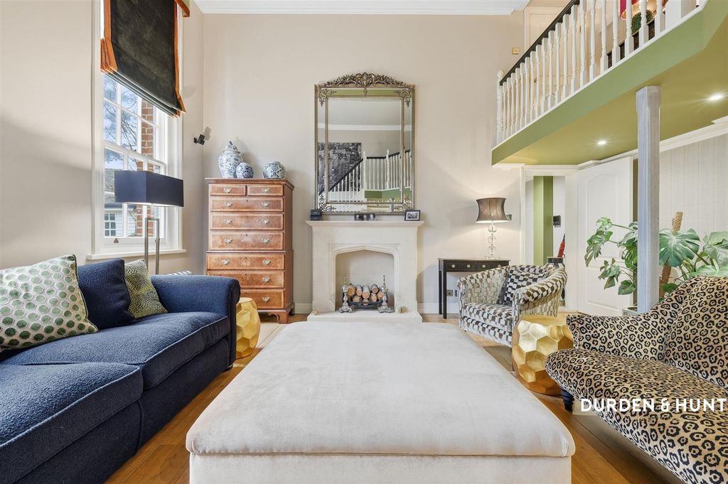 Property photo 3 of 21 Elmbridge Hall