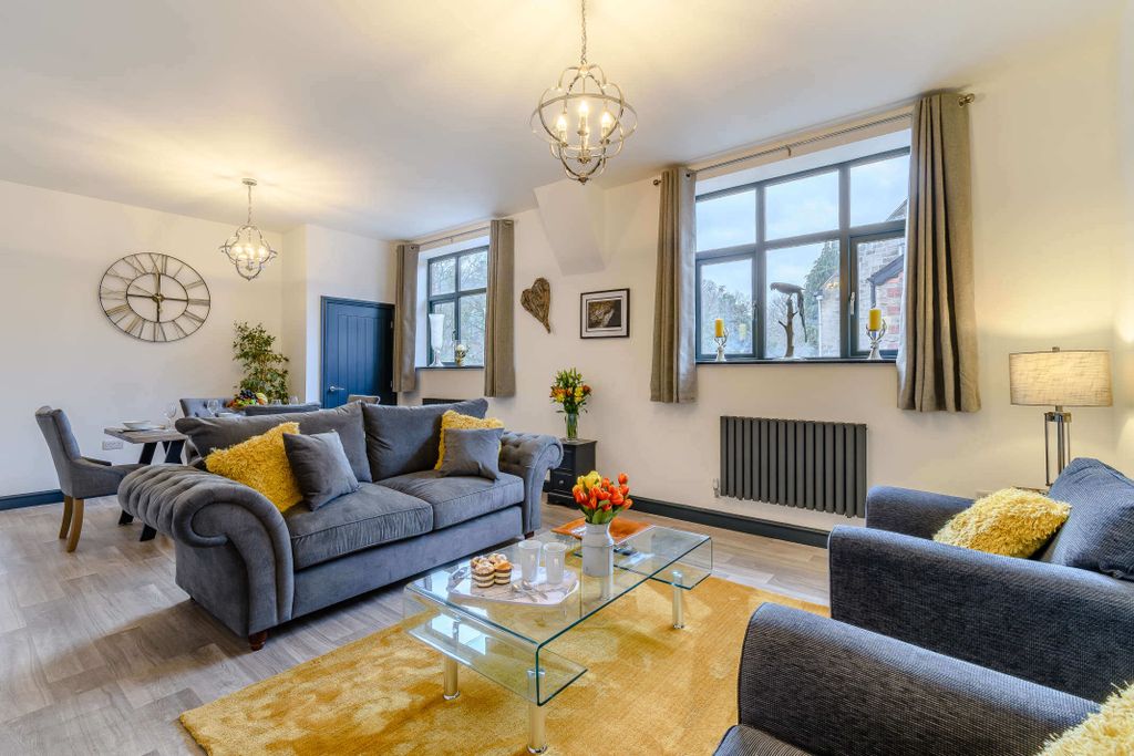 Property photo 3 of 16 The Chatsworth