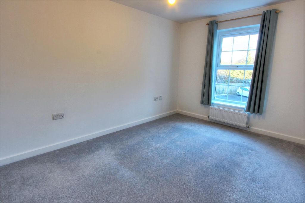 Property photo 2 of 8 Bedroom 1.Jpg