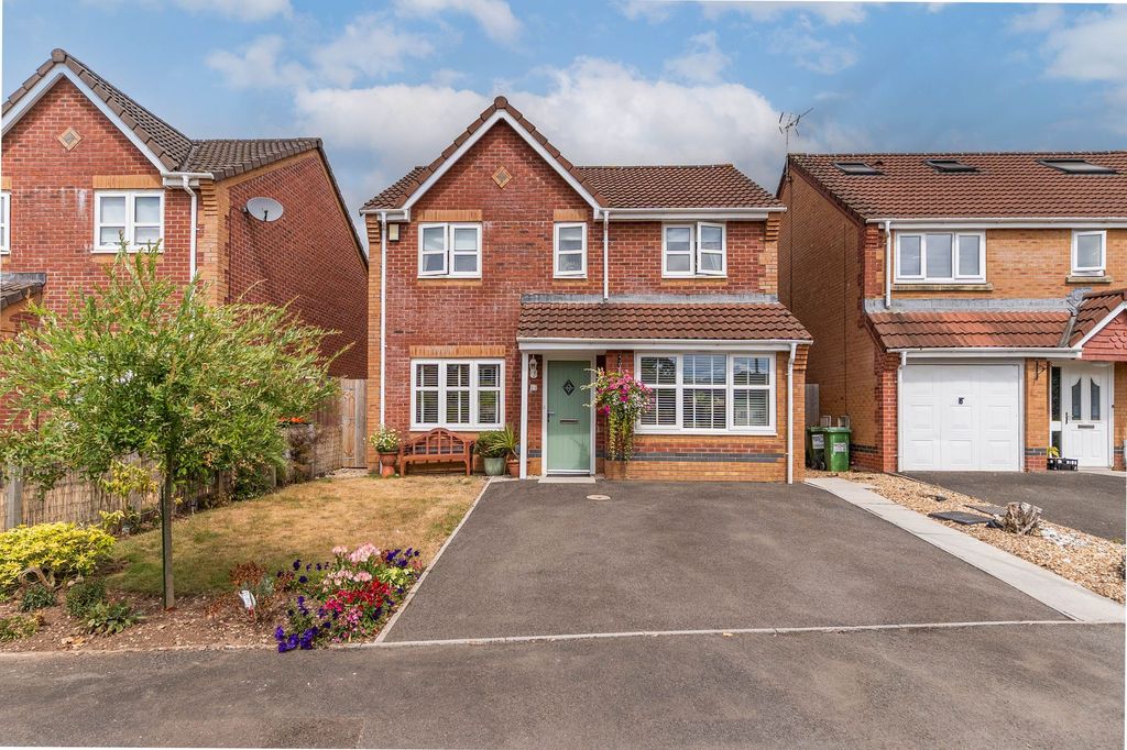 Property photo 1 of 32