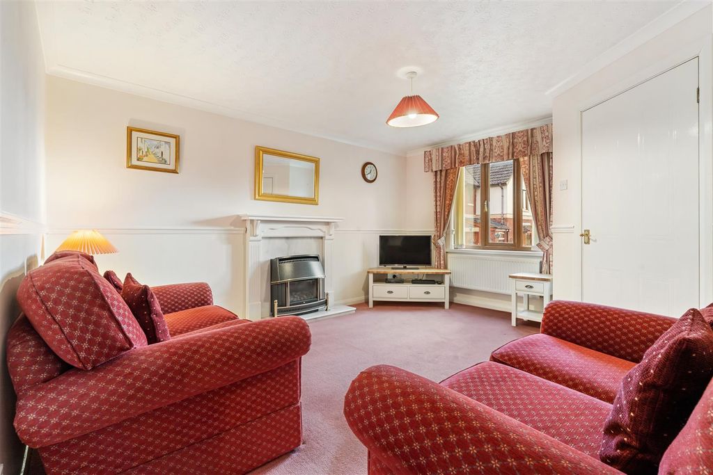 Property photo 2 of 33 Clos Y Fran, 5 Bracket (3).Jpg