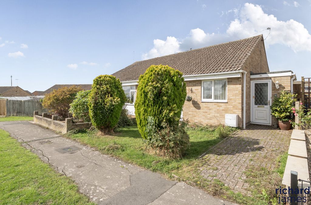 Property photo 1 of 12 24E579d4984045F9B47Bf49038Ae95B0