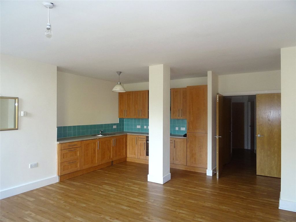Property photo 2 of 6 Picture No. 17