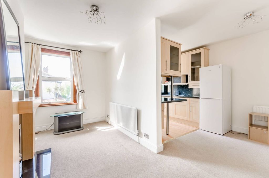 Property photo 3 of 8