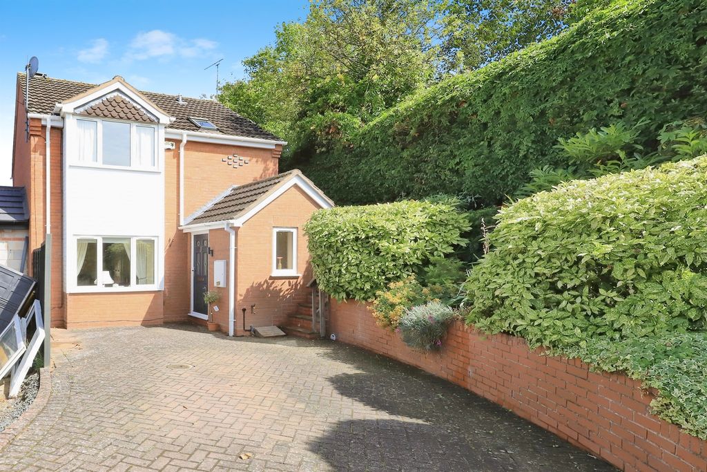 Property photo 1 of 18
