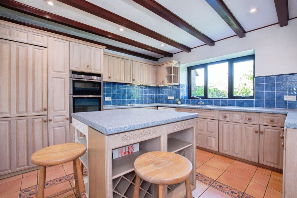Property photo 2 of 15 Kitchen/Breakfast