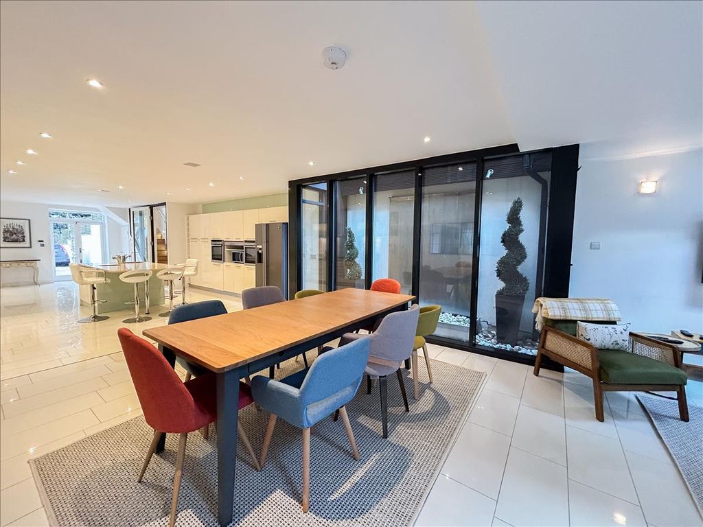 Property photo 3 of 45