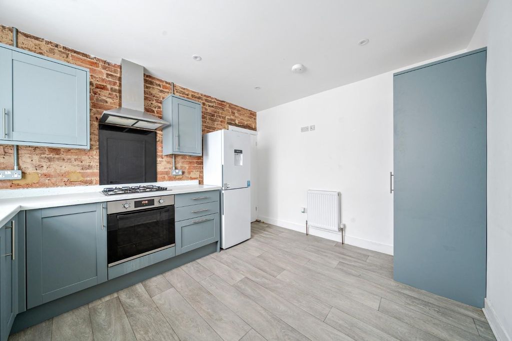 Property photo 2 of 13 1-696F9349Efbc5-1402336-13-696E5Fcb3ee02-1.Jpg