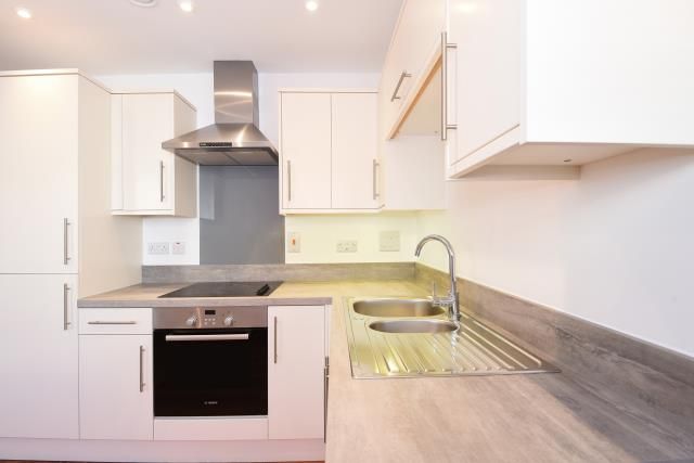 Property photo 2 of 10 Kitchen