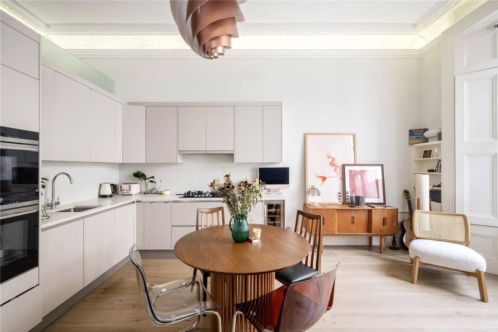 Property photo 3 of 10 Dining/Kitchen