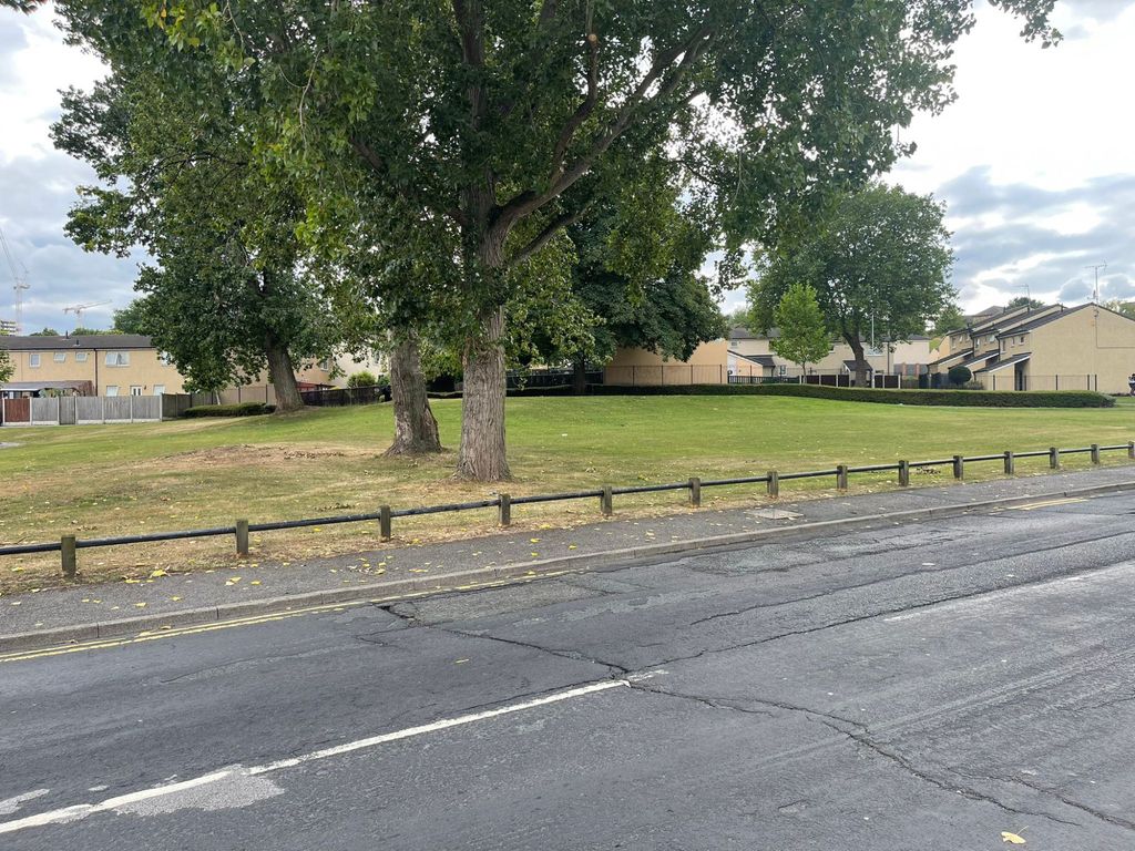 Property photo 3 of 11