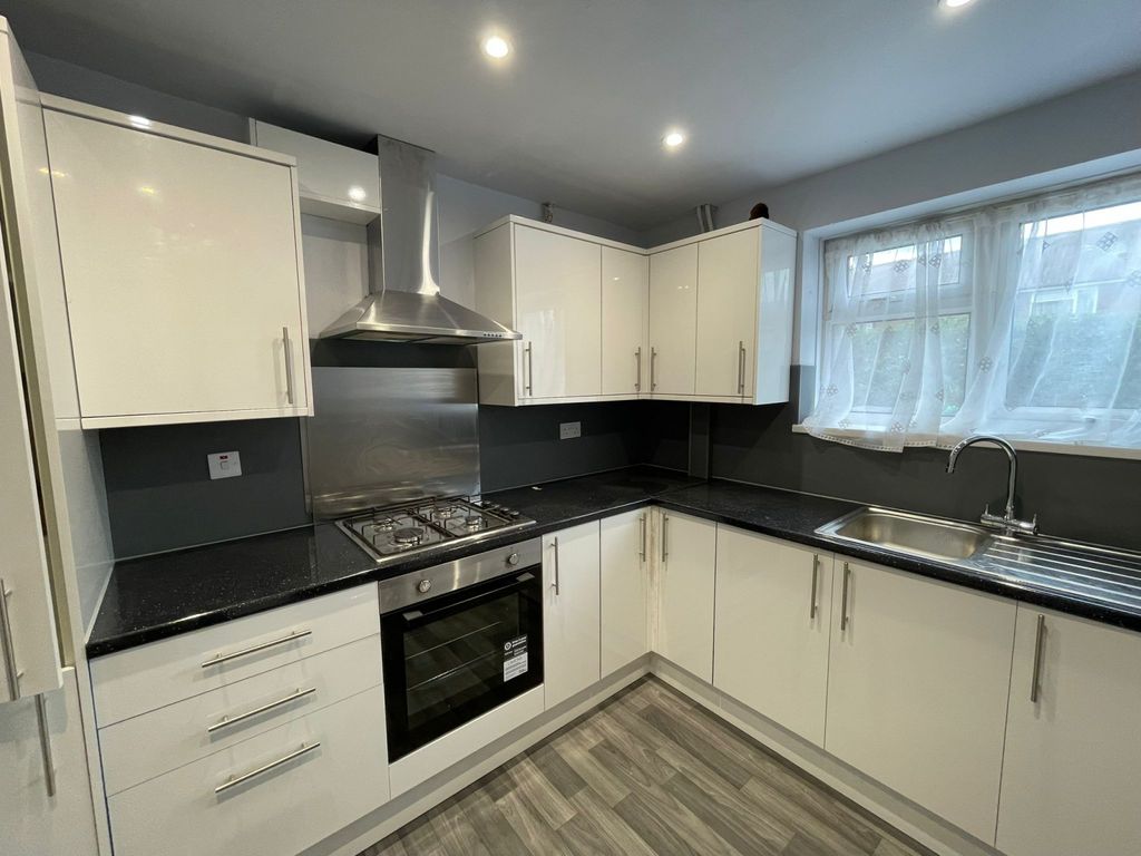 Property photo 1 of 13 3 Bedroom Semiâ€‘Detached House With A Generous Garden