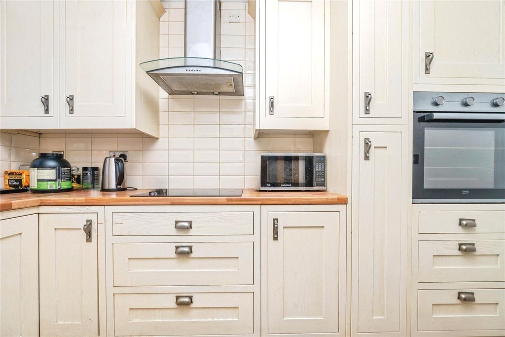 Property photo 2 of 15 Kitchen
