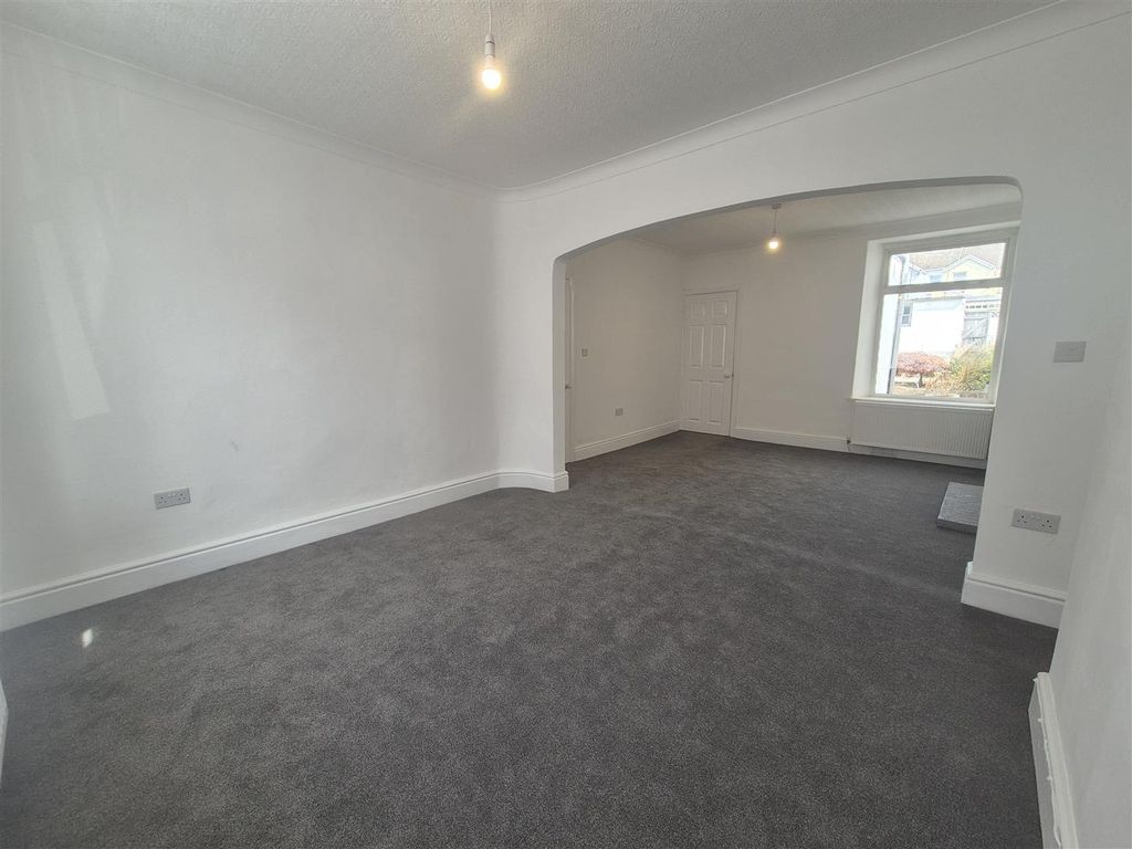 Property photo 3 of 19 1000355365.Jpg
