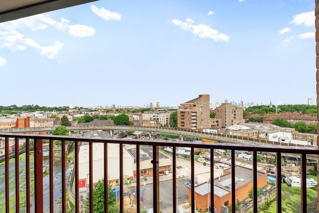 Property photo 3 of 19 Balcony